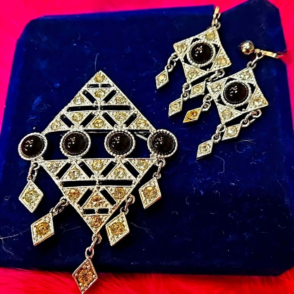 NWT BLACK STONE KITE SHAPE RHINESTONE BROOCH SET MATCHING CLIP ON EARRINGS